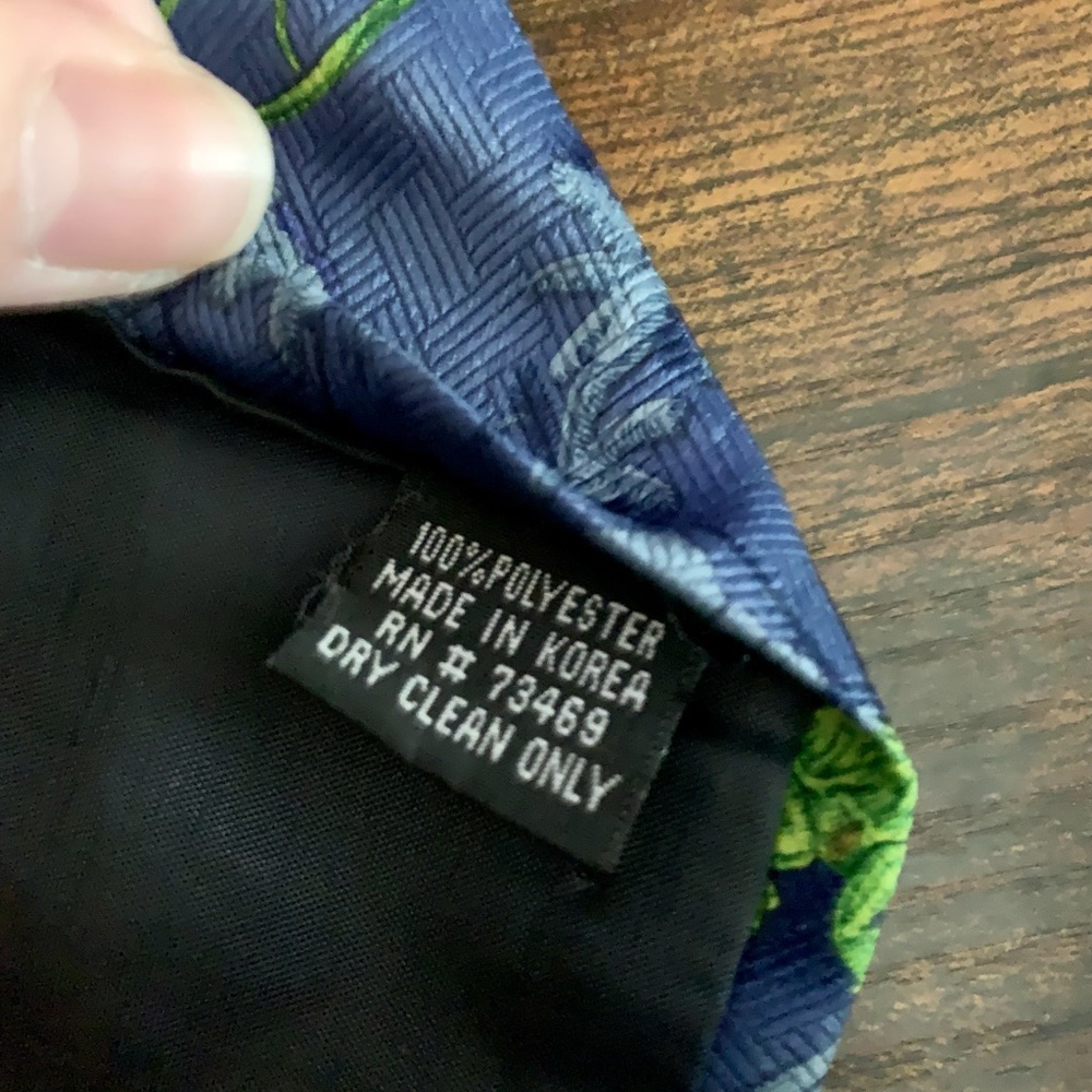 Addiction lizard necktie - Picture 3 of 3